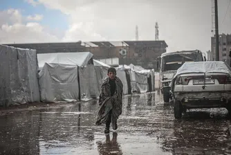 Газа се готви за тежка зима насред остър недостиг на подслон и храна