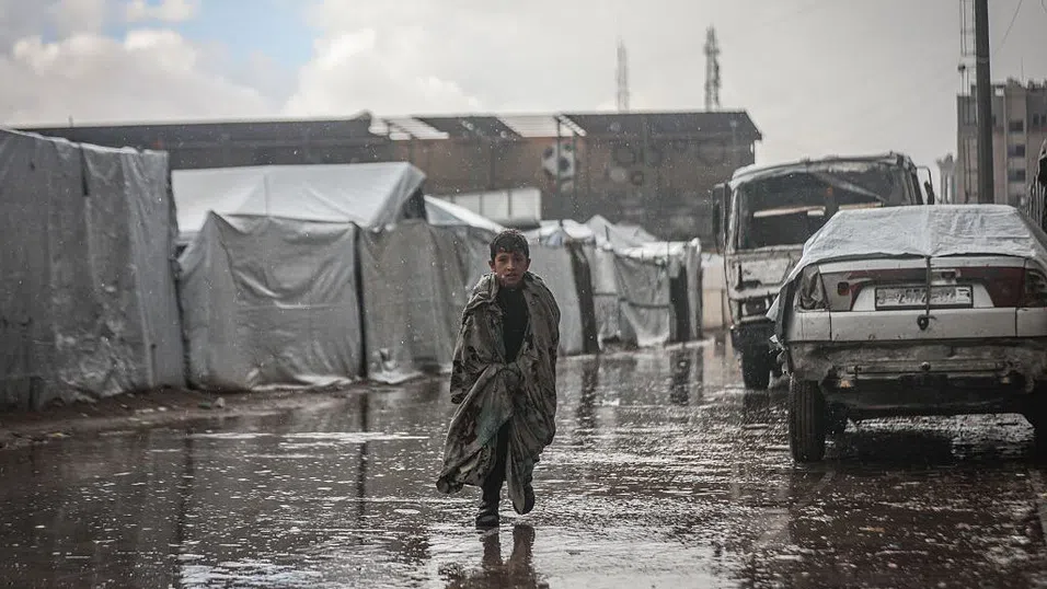 Газа се готви за тежка зима насред остър недостиг на подслон и храна