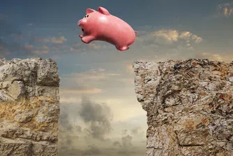 Текущата законова рамка позволява да се избегне непосредствена бюджетна криза, но влизането в нова година без приет бюджет създава рискове както за предвидимостта на бизнес средата и икономиката, така и за нормалното функциониране на институциите