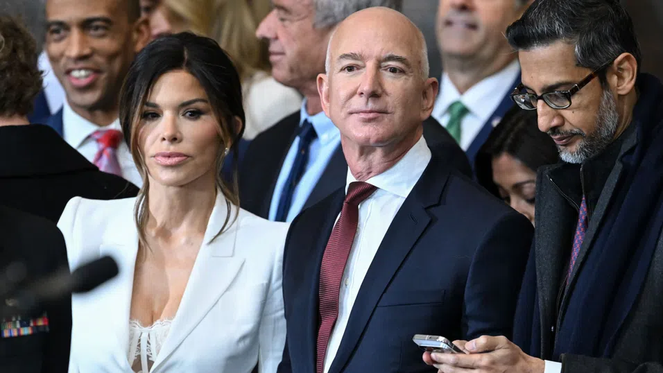 Сватбата на Безос развълнува света. Но предбрачният договор е по-важен