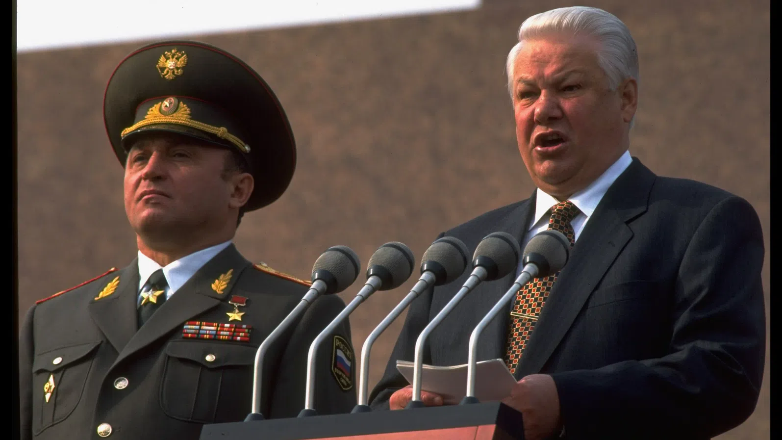 В един студен януарски ден през 1995 г светът е