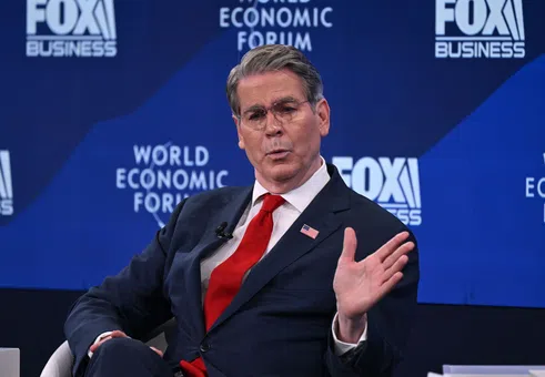 Цените на Brent и WTI се понижават, докато САЩ обмислят освобождаване на санкциониран ирански суров петрол, за да ограничат цените