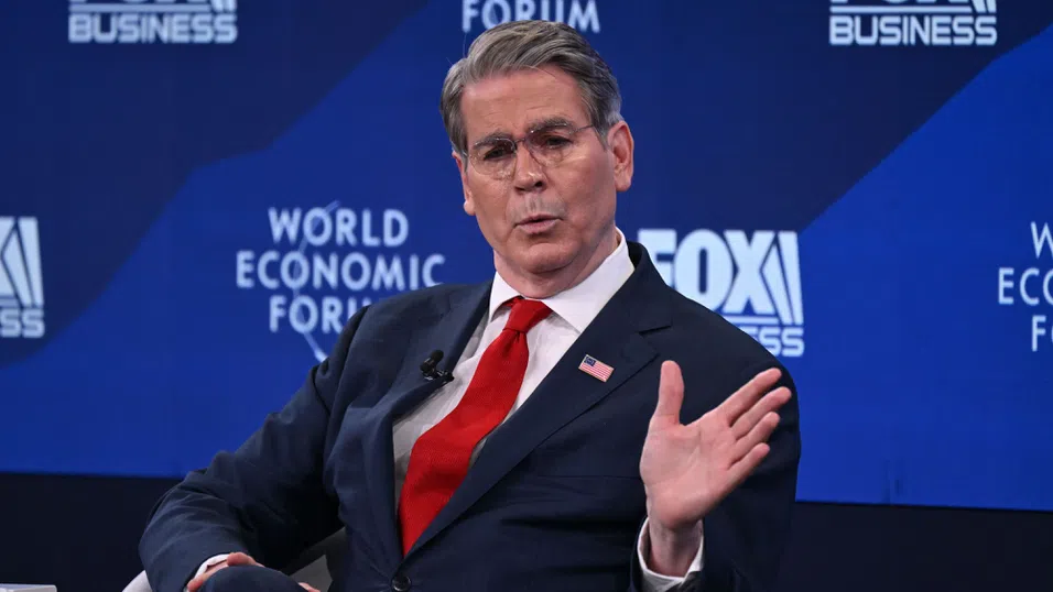 Скот Бесънт омаловажи разпродажбите на американски активи и нарече Дания „незначителна“