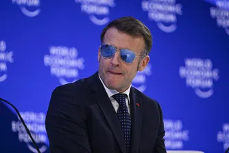 Защо Макрон се появи със слънчеви очила в закритата зала на Форума в Давос