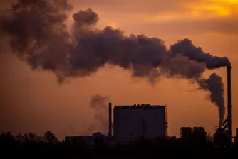 Половината от световните въглеродните емисии идват от едва 32 фирми за изкопаеми горива, сочи проучване