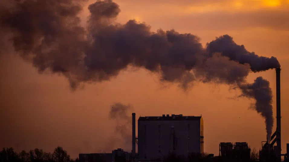 Половината от световните въглеродните емисии идват от едва 32 фирми за изкопаеми горива, сочи проучване