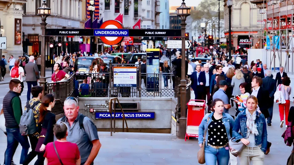 Водещи британски компании са ощетили служителите си в заплащането