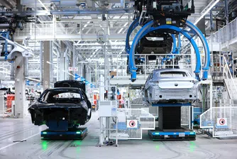 Акциите им се сринаха, а анализаторите очакват тарифите да окажат сериозно въздействие върху световната автоиндустрия заради зависимостта от производствените операции в Северна Америка и сложните вериги за доставки