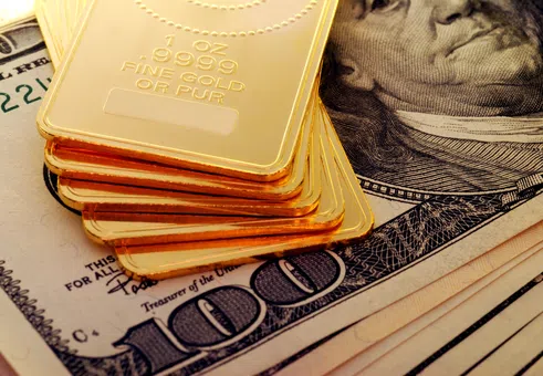 Златото и среброто остават под натиск - след историческия срив жълтият метал губи нови 5%