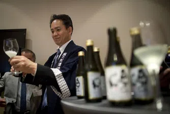 „Самураи на сакето“: Как Япония води битка с пиенето на уиски