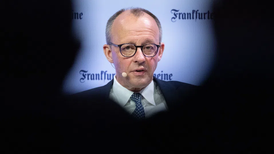 Германия спира износа на военно оборудване, което може да бъде използвано в Газа, съобщи Мерц