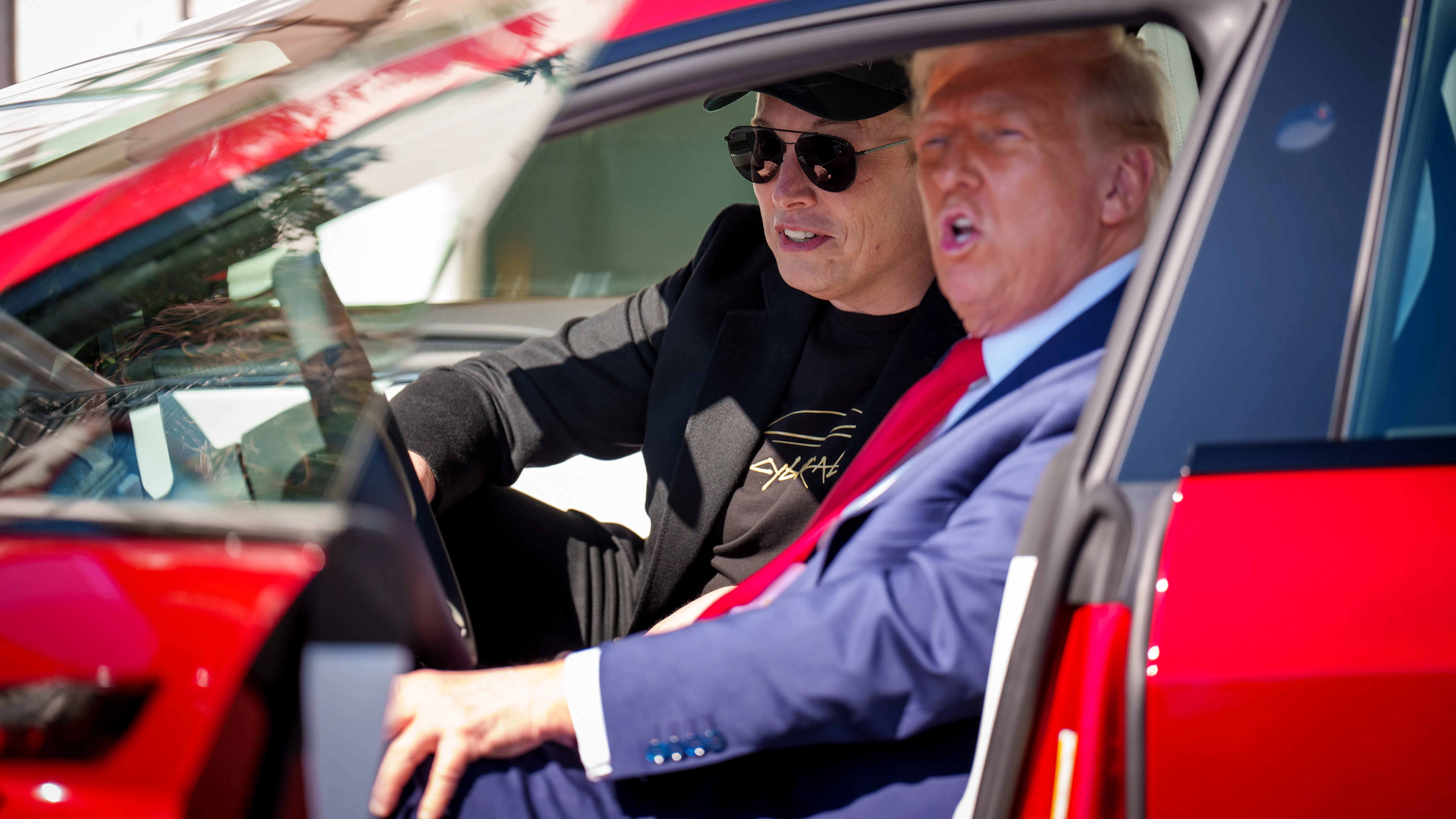 Мъск е дарил $5 млн. на MAGA Inc. по време на скандалите с Тръмп