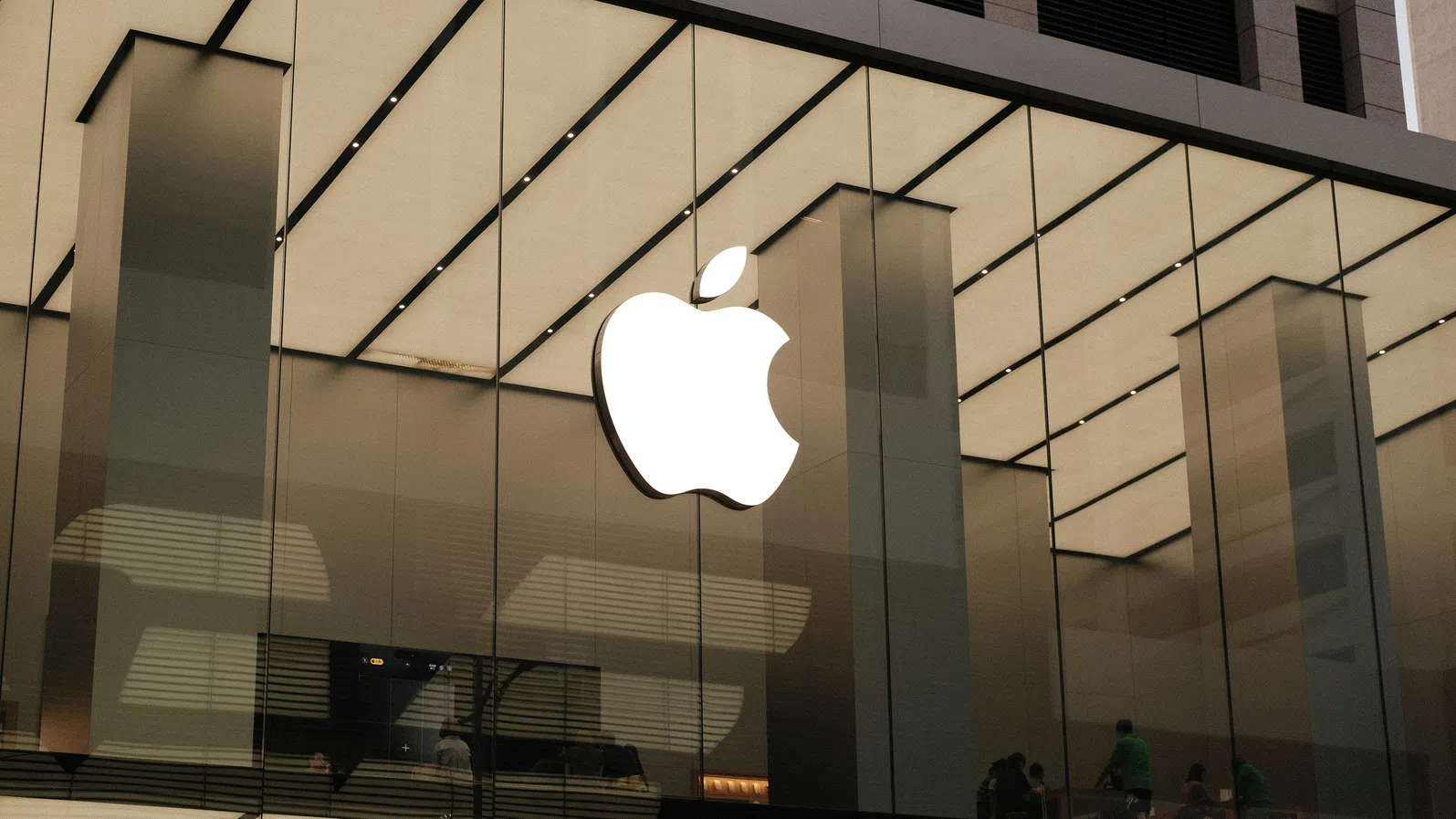 Най-голямото предизвикателство пред новия CEO на Apple ще бъде да трансформира AI стратегията на гиганта