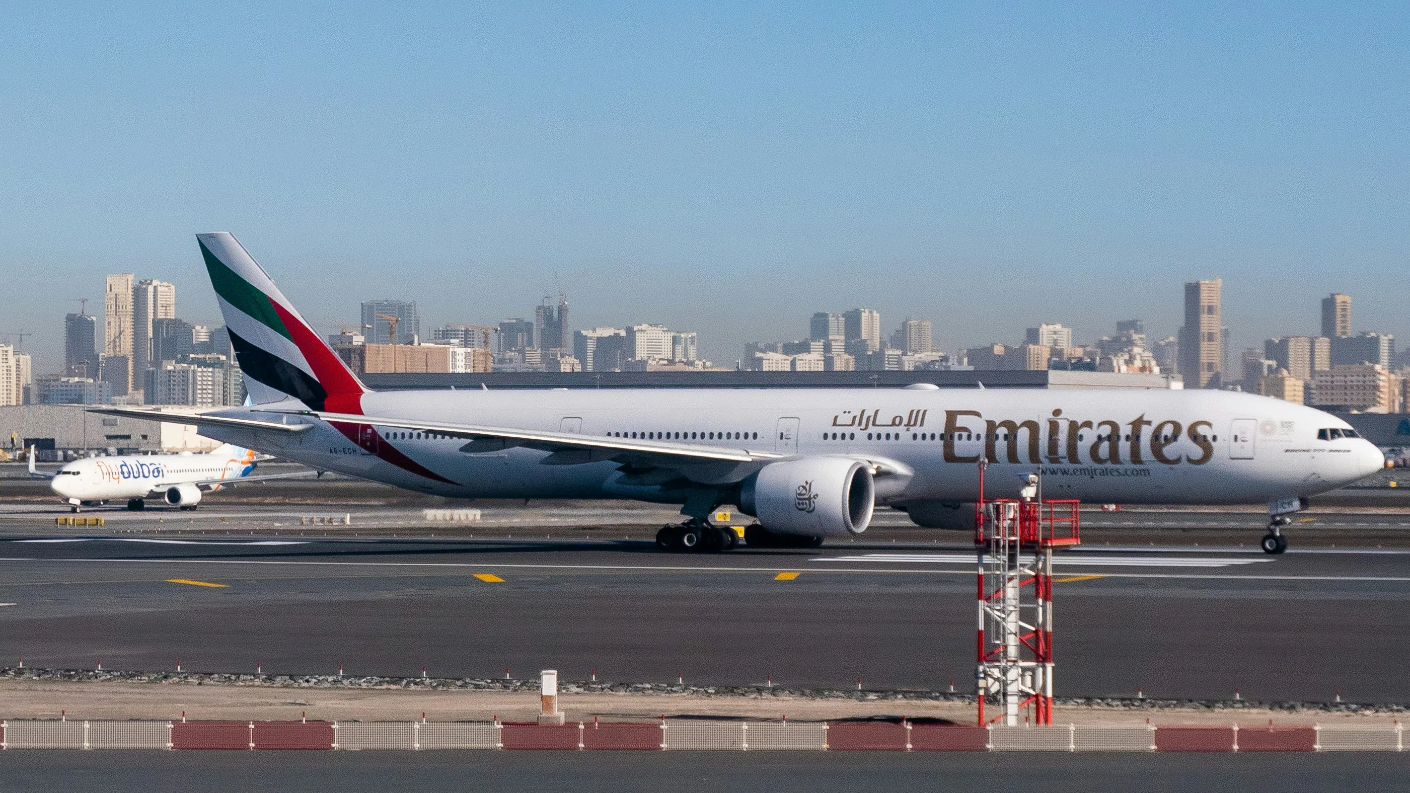 Дубай очаква рекорден трафик на летищата тази година и 100 милиона пътници до 2027 г.