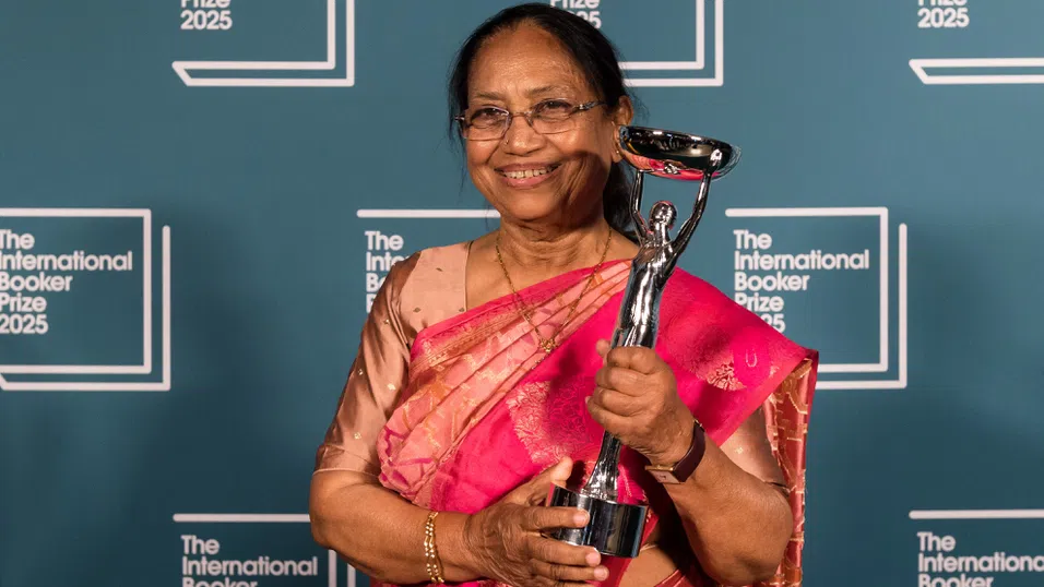 Heart Lamp: Бану Муштак от Индия влезе в историята с наградата „Букър“