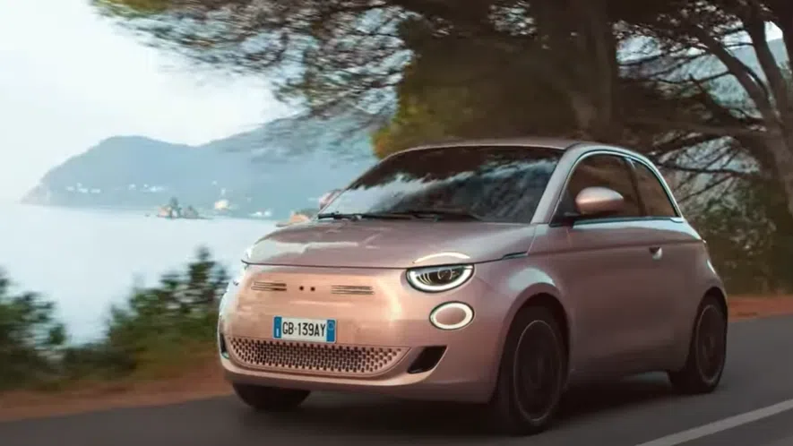 Без лого: Спорът за Fiat 500 със Stellantis започва да става личен