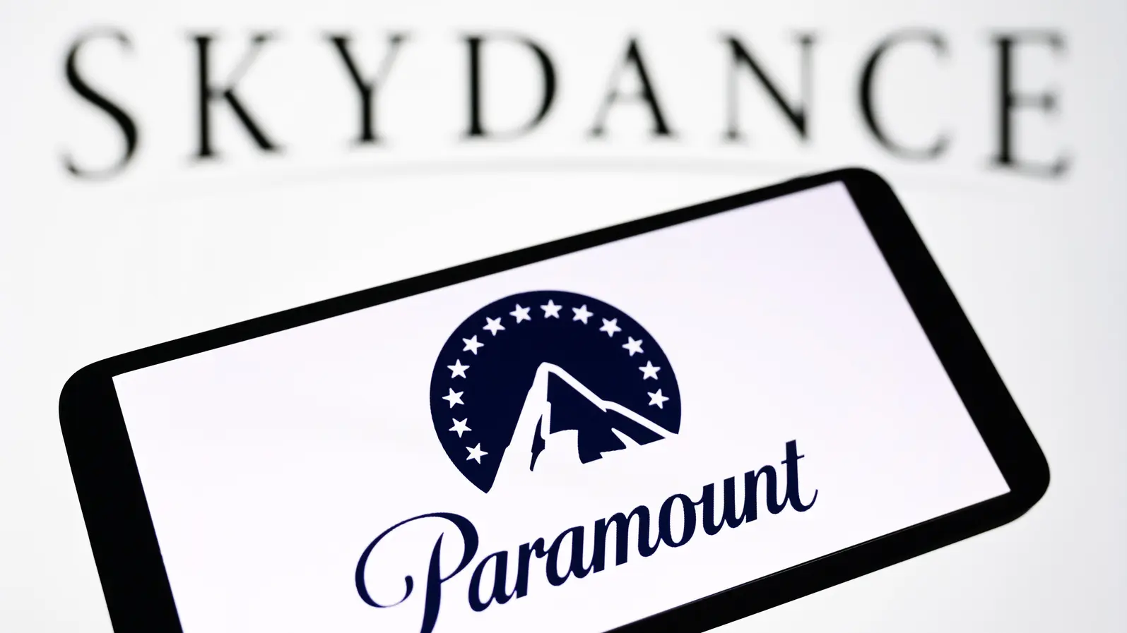 Придобиването на Warner Bros Discovery от Paramount Skydance се сблъска