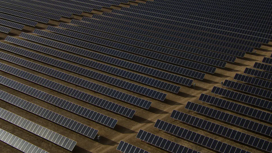 Австралия изгражда най-голямата слънчева електроцентрала в света