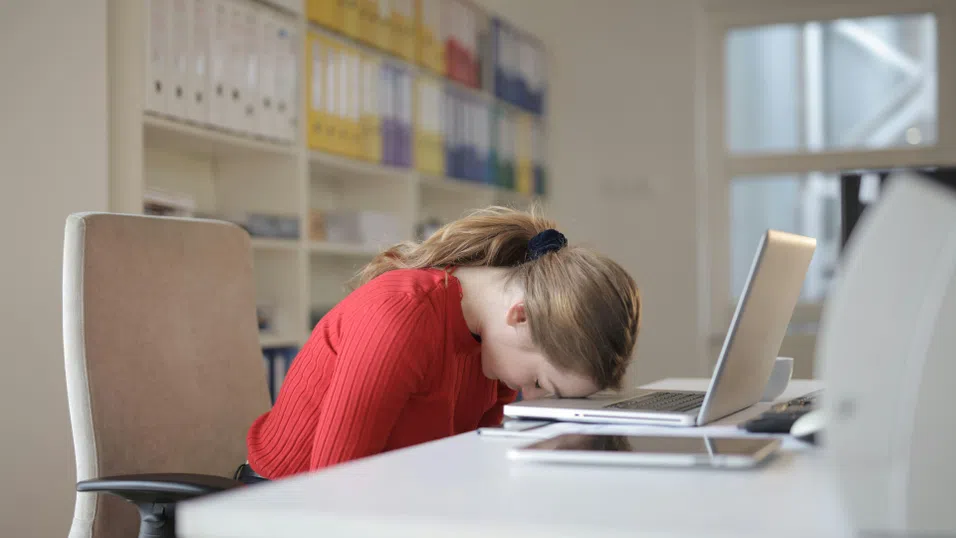 Служителите у нас са положили най-малко допълнителни часове труд през 2024 г.