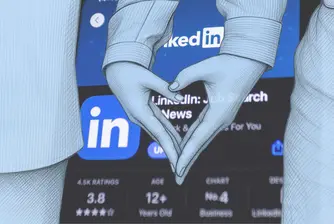 Писаха си по работа. Днес са женени. LinkedIn неусетно се превърна в място за запознанства