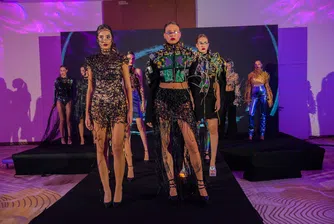 30 години технологии, разказани чрез мода от рециклирана електроника