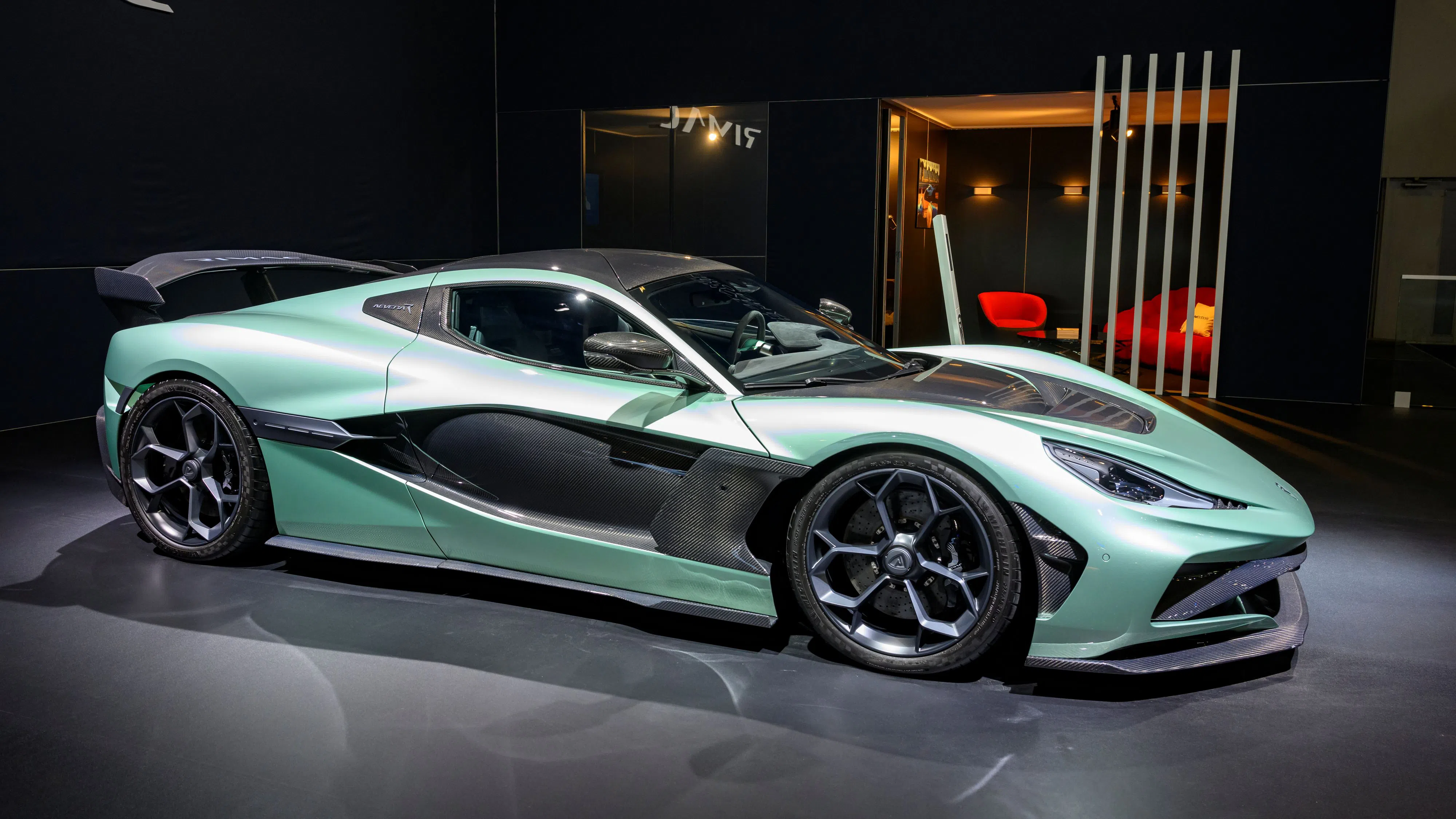 Луксът срещу батериите: Дилемата на Ferrari, Lamborghini и Pagani