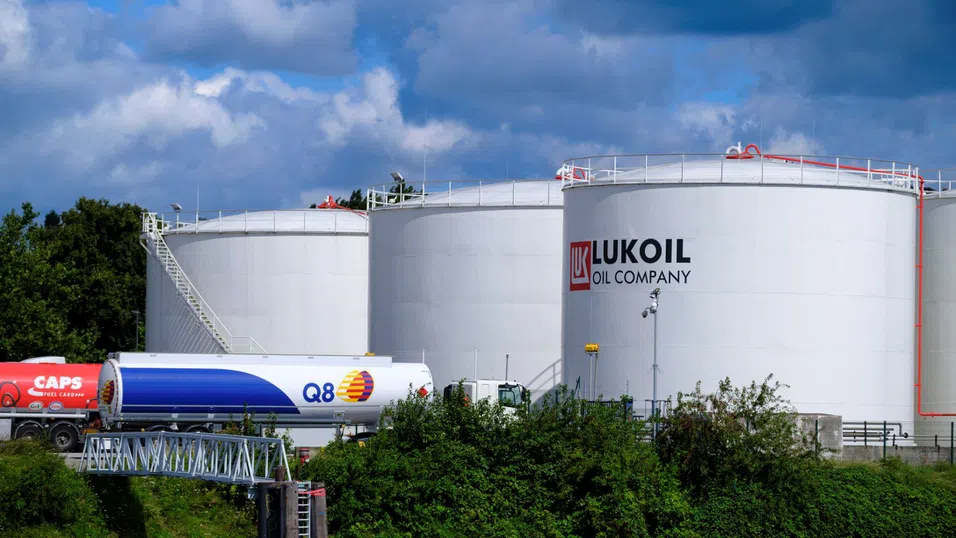 Конгломерат от Абу Даби проявява интерес към чуждестранните активи на „Лукойл“