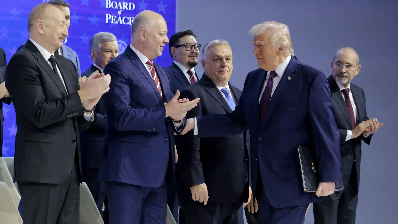 Тръмп учреди официално Съвета за мир. Премиерът в оставка Росен Желязков подписа българското участие в него