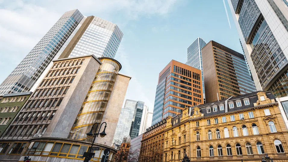 Бизнес активността в еврозоната се насочва към растеж