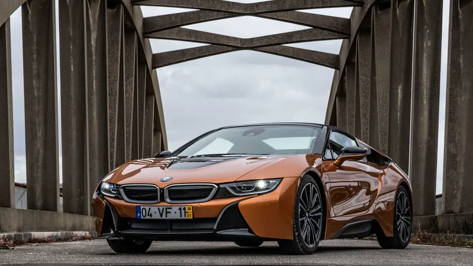 Докато всички се оплакват от EV пазара - BMW инвестира точно там