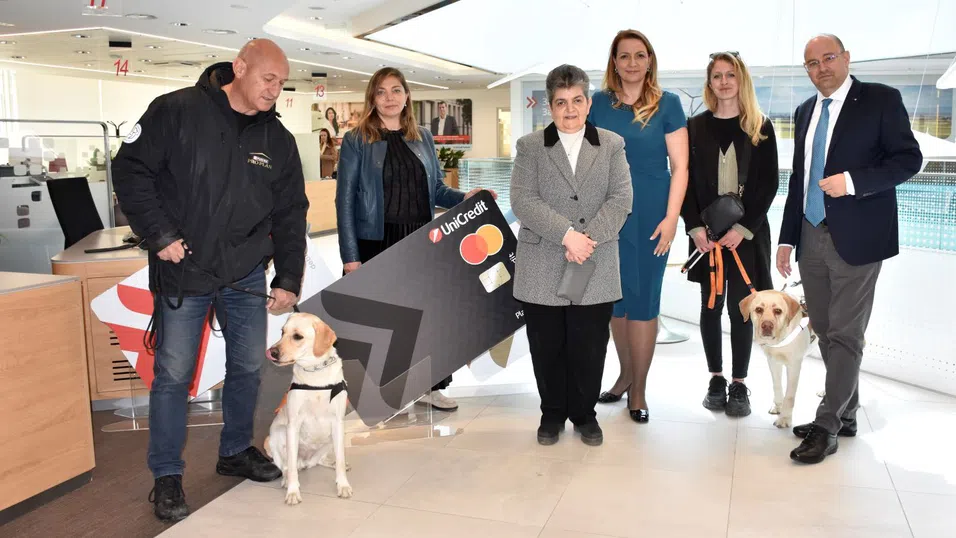 УниКредит и Mastercard обединяват сили в подкрепа на хората със зрителни нарушения с Touch Card™