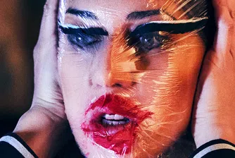 Проектът на iNK Stories и Кралската шекспирова трупа пренася Макбет в света на дигиталния надзор и задава нови граници между театър, кино и гейминг