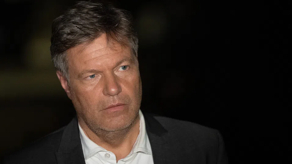 „Митата на ЕС върху китайски електромобили не са наказание“, заяви Роберт Хабек в Пекин