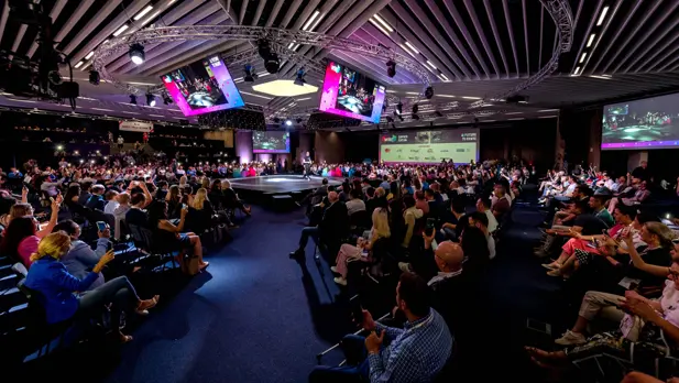Световният бизнес елит се събира в София за старта на Webit 2026