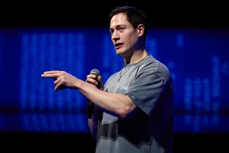 Дълголетието е новата религия, а нейните апостоли са хора, които се подлагат на ежедневни експерименти. Предприемачи като Брайън Джонсън и Питър Тийл се превръщат в новия елит, който ще води човечеството по пътя към вечния живот