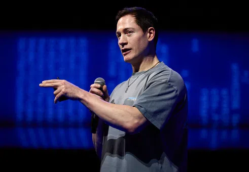 Психеделици, певици и изпълнителни директори: Експериментът с гъби на Брайън Джонсън