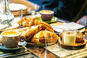 Закуската от типа „колкото можеш да изядеш“ не е на мода. Трябва ли хотелите да се откажат от нея?