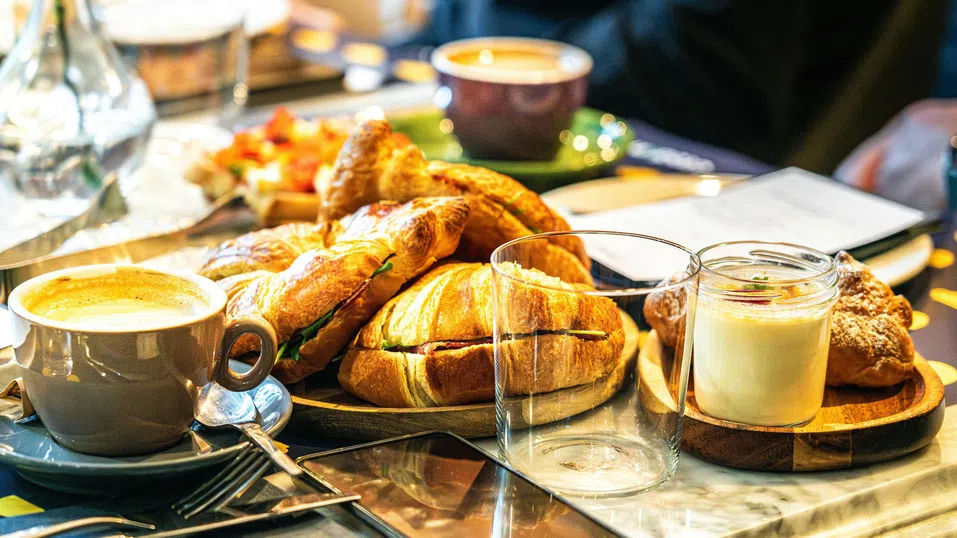 Закуската от типа „колкото можеш да изядеш“ не е на мода. Трябва ли хотелите да се откажат от нея?