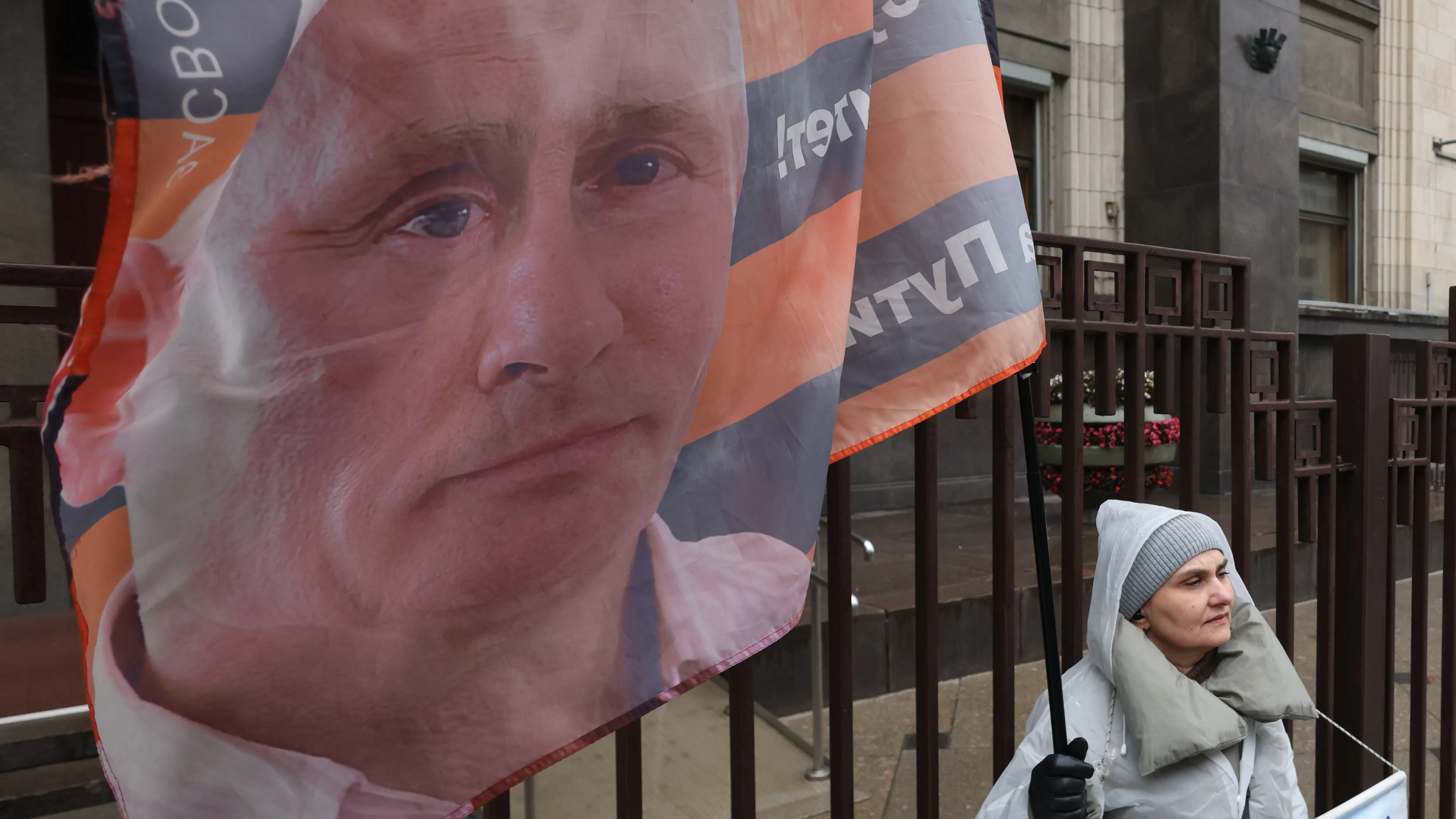 „Нашите скъпи приятели в Москва“ - две нови книги описват съзнателната стратегия на Путин да изолира Русия от Запада