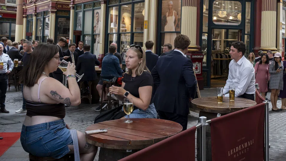 Въпреки Gen Z въздържателите алкохолната индустрия остава в добра форма