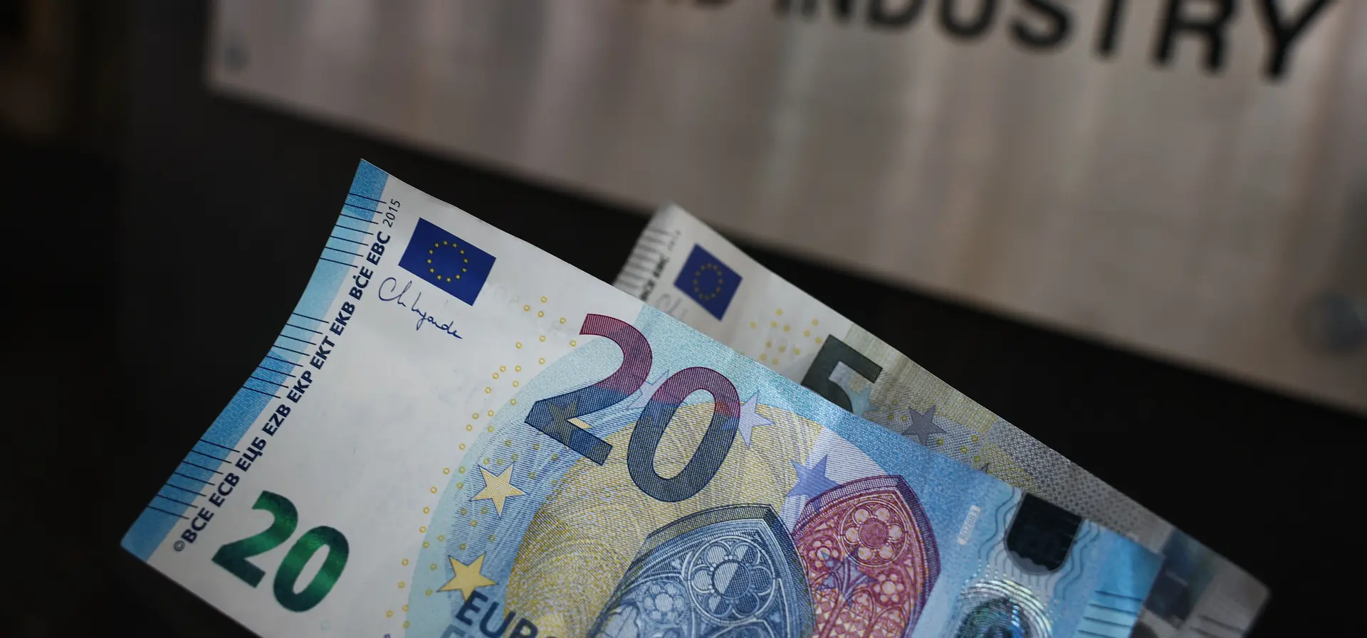 EY: Българската икономика ще расте с 3,5% през 2027 г., но инфлацията остава висока