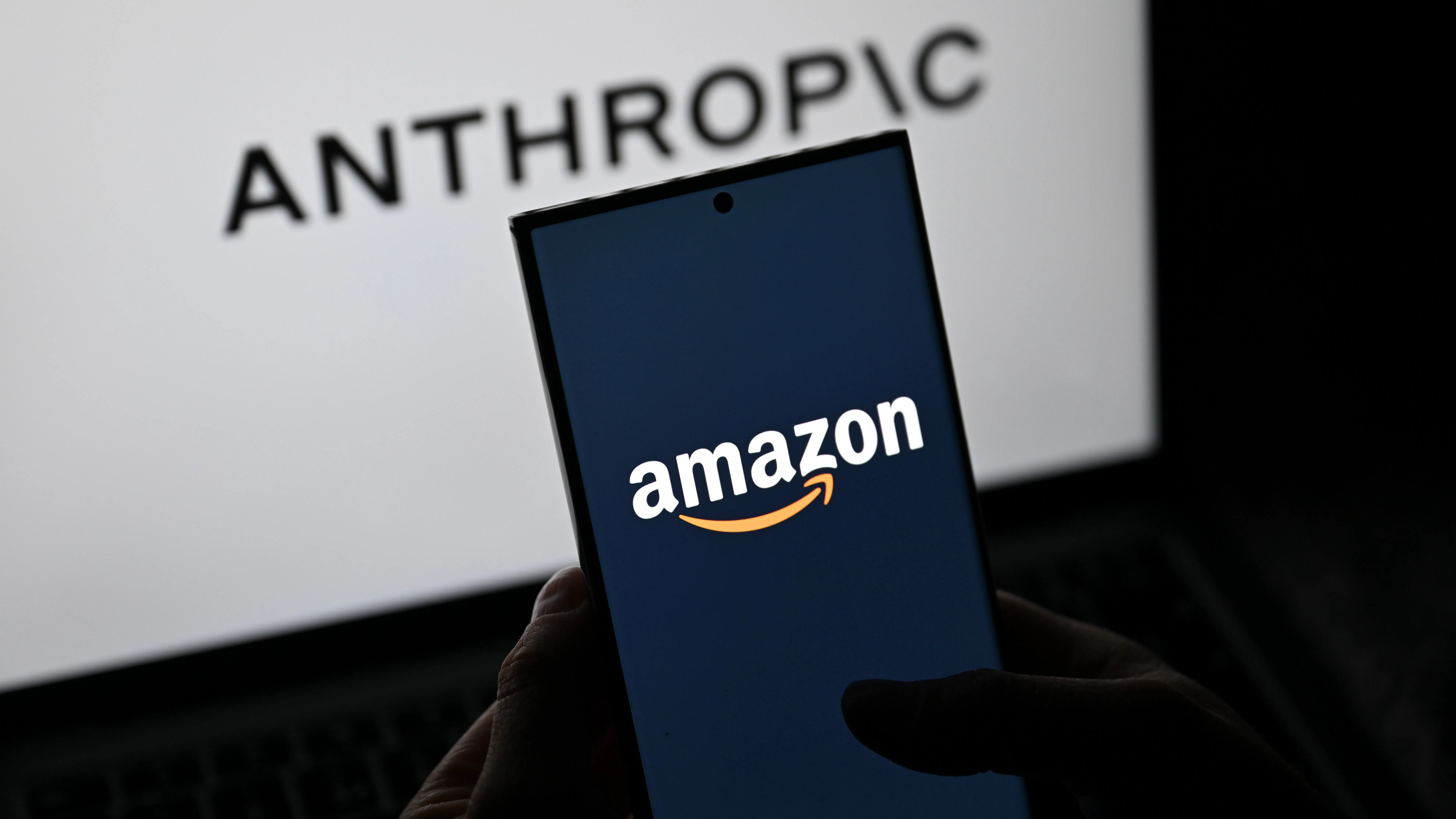 Amazon инвестира още $4 млрд. в Anthropic