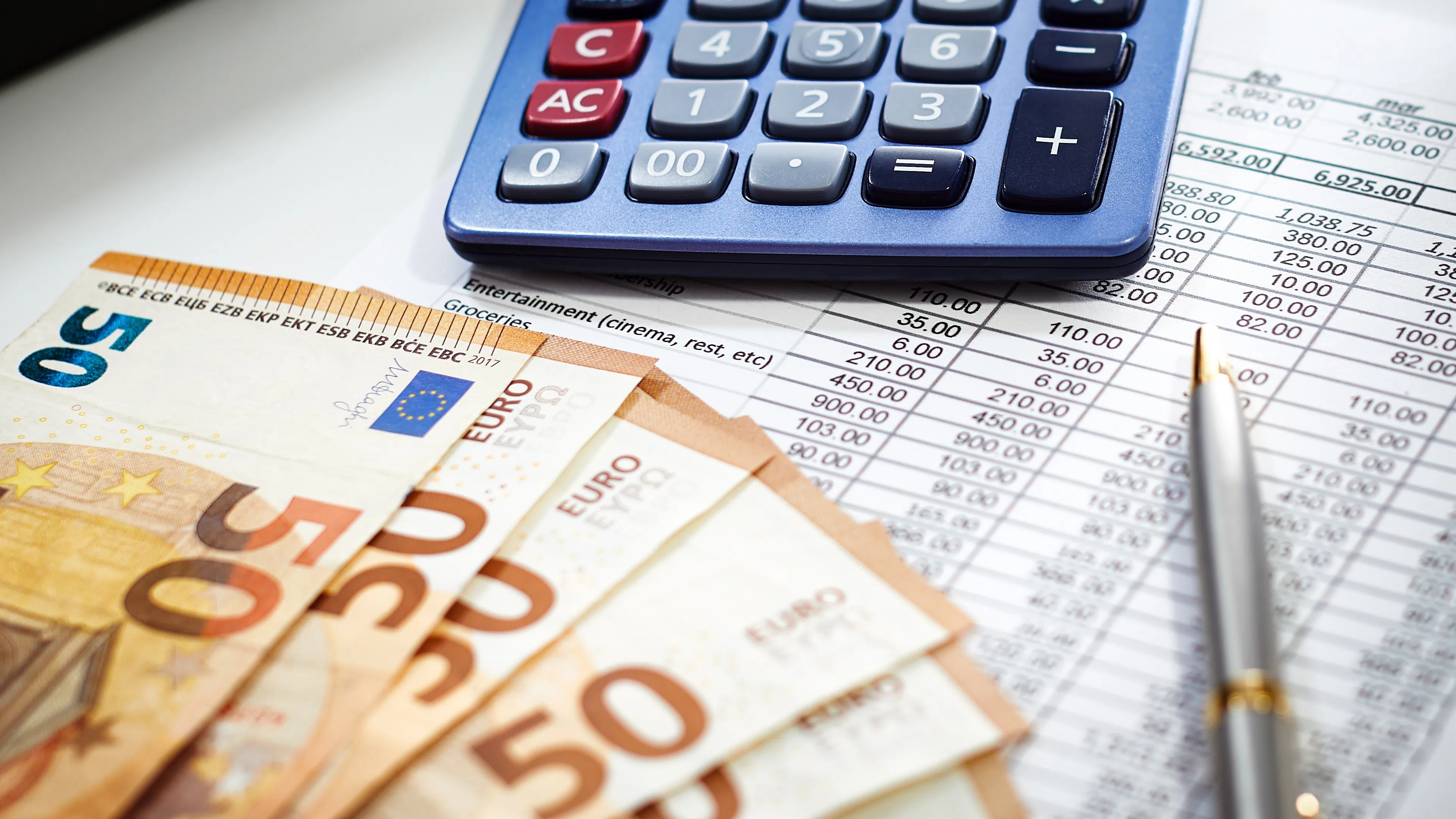 ИПИ: Правителството иска да харчи много и вдига още повече най-високия данък