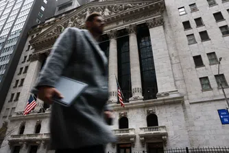 Уолстрийт под напрежение: Дивите колебания разкриват крехкото доверие в пазара