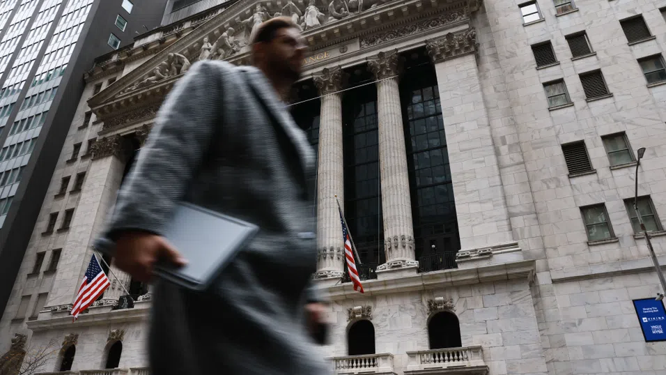 Уолстрийт започна относително спокойно след залавянето на венецуелския президент