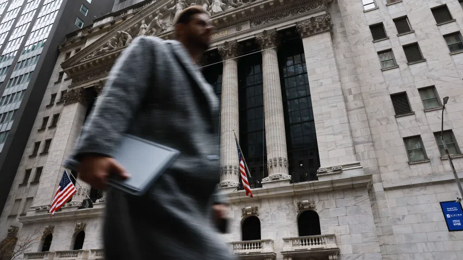 Наемането на работнци в САЩ за декември расте с по-малко от очакваното; безработицата спада до 4,4%