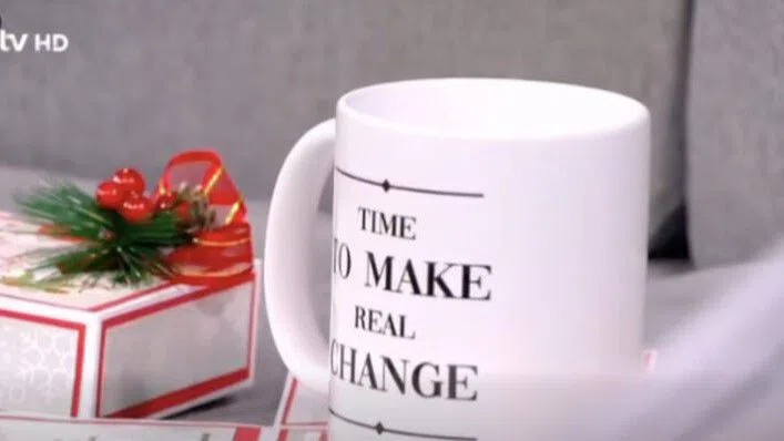 Будителят на годината Мартин Атанасов подари чаша като на Мария Цънцарова в сутрешния блок на bTV