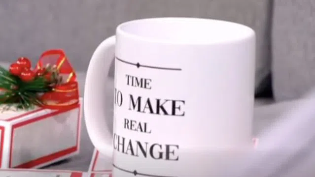 Будителят на годината Мартин Атанасов подари чаша като на Мария Цънцарова в сутрешния блок на bTV