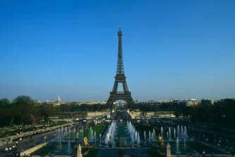 Айфеловата кула на 120 години