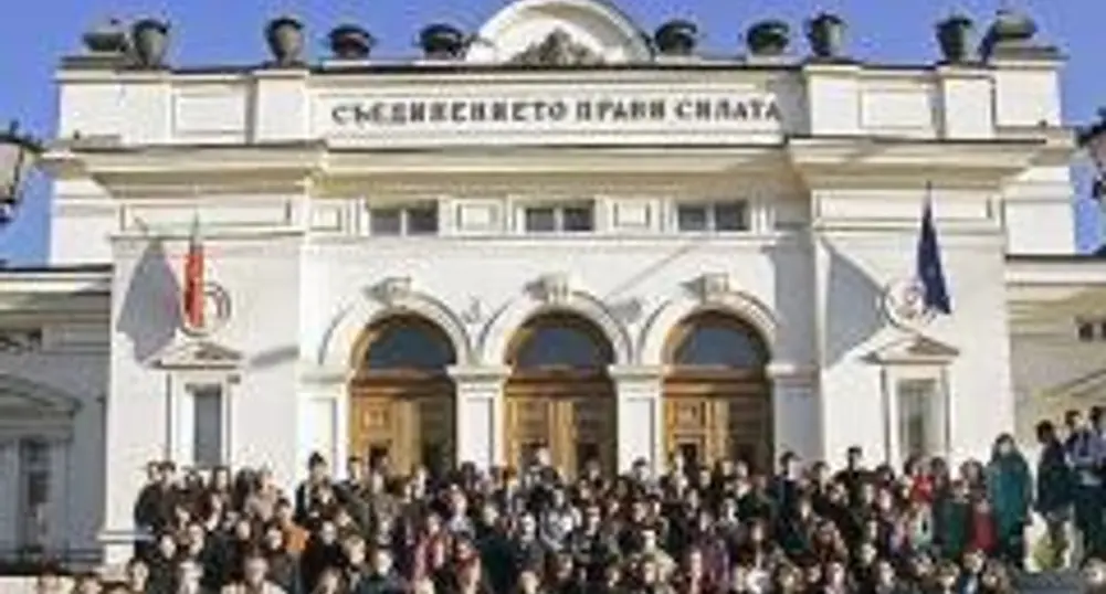 Малко или много са 240 депутати за България?